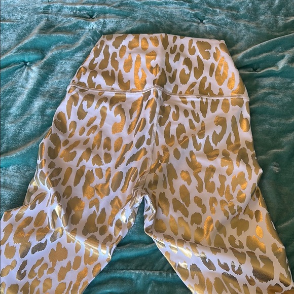 Carbon 38 Gold and White Leopard Print Crop Top and legging Set - Picture 9 of 12